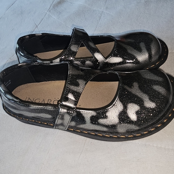 Pair of Ingaro nursing shoe with velcro closure - Picture 3 of 7